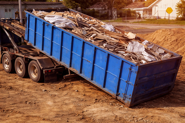 Контейнеры разных объемов для строительного мусора