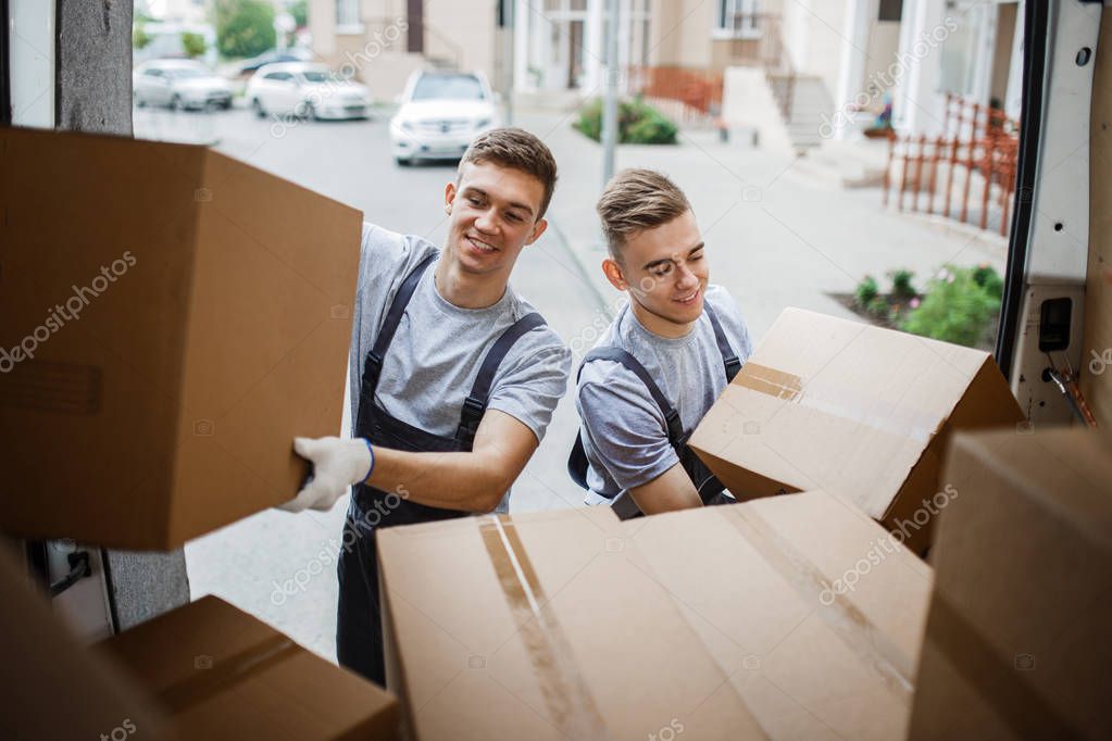 Грузчики и транспорт для переезда